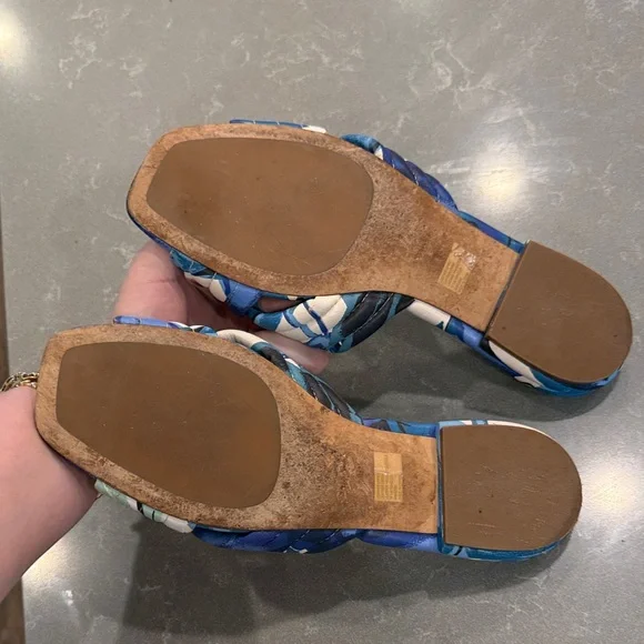Tory Burch Blue and White Knotted Floral Slide Sandals - Picture 3 of 7